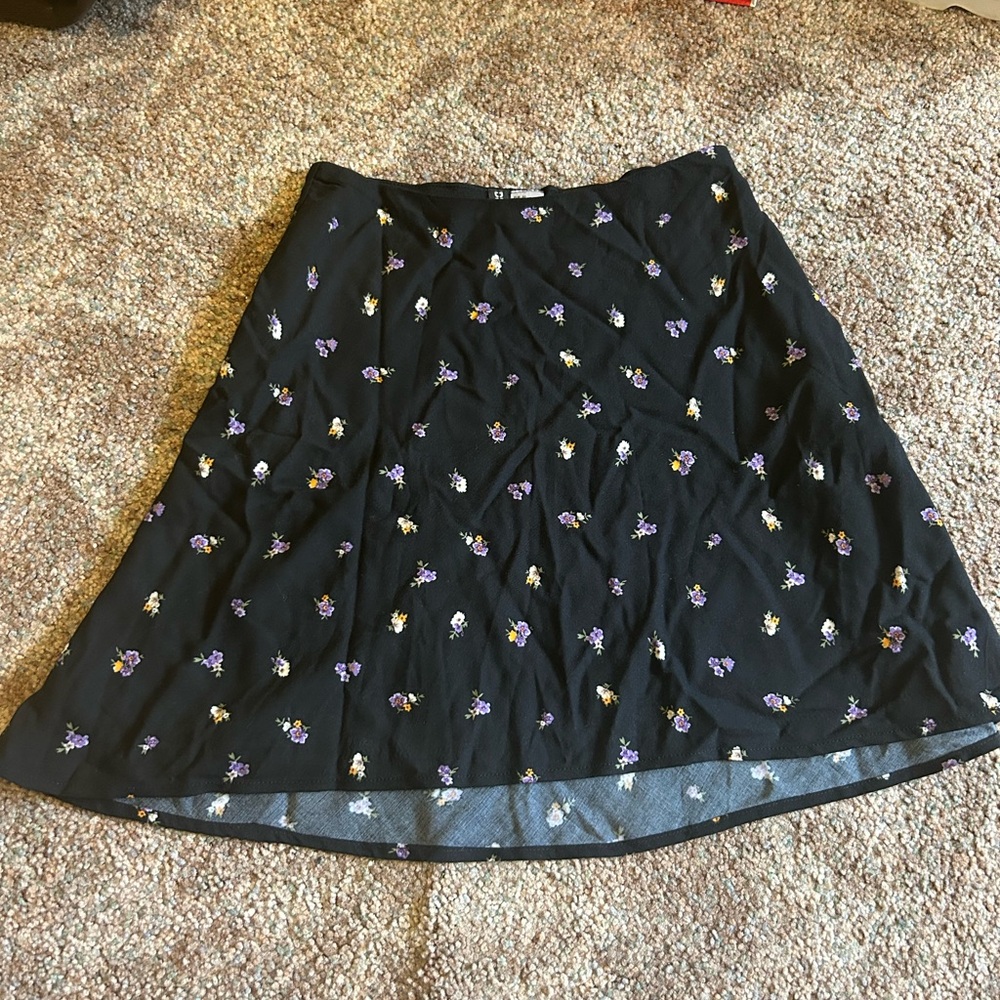 Black floral flowy skirt